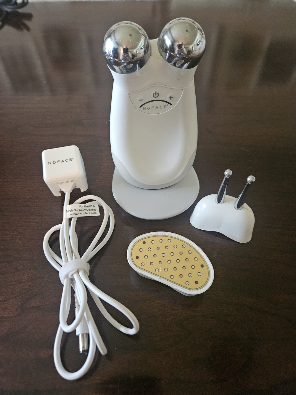 NuFace White Microcurrent Facial,Eye & Lip Toning & Red Light Device